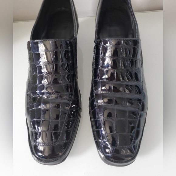 AMALFI BY RANGONI almond toe snakeskin patent leather shoe. Size 11 - Picture 3 of 8